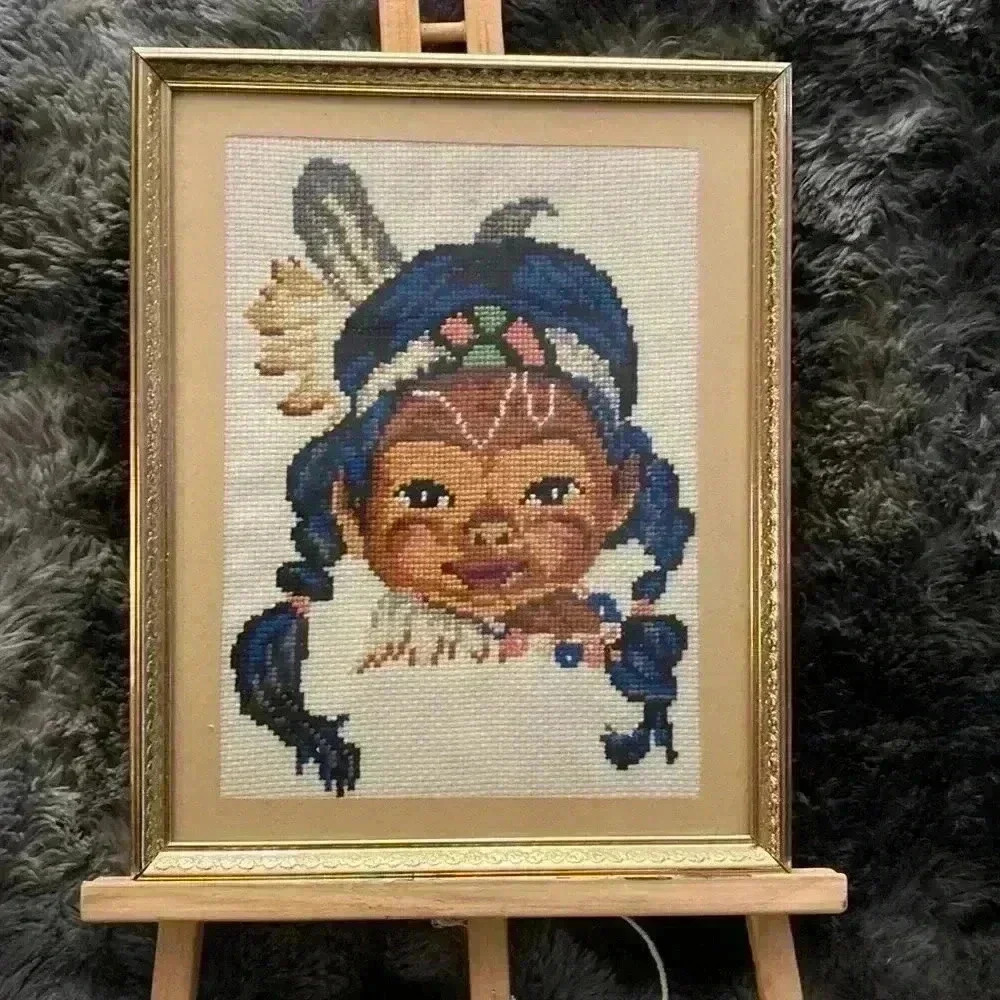 Vintage Pair of framed needle point  indigenous boy and girl pictures - Picture 3 of 12
